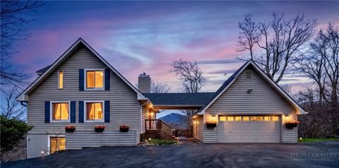 Photo of 569 Shelter Rock Circle, Sugar Mountain, NC 28604 (MLS # 261311)