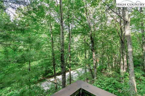 Photo of 206 Oak Road, Beech Mountain, NC 28604 (MLS # 260532)