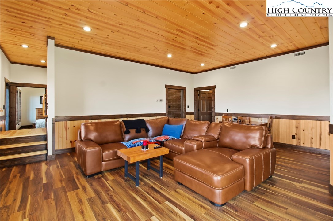 Boone, North Carolina 28607, United States, 3 Bedrooms Bedrooms, ,3 BathroomsBathrooms,Residential,Active,90648