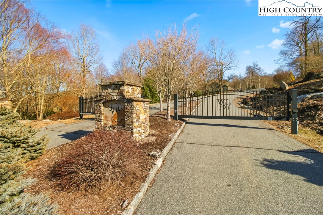 Boone, North Carolina 28607, United States, 3 Bedrooms Bedrooms, ,3 BathroomsBathrooms,Residential,Active,90648