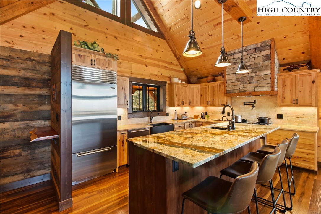 Boone, North Carolina 28607, United States, 3 Bedrooms Bedrooms, ,3 BathroomsBathrooms,Residential,Active,90648