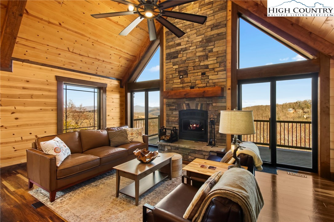 Boone, North Carolina 28607, United States, 3 Bedrooms Bedrooms, ,3 BathroomsBathrooms,Residential,Active,90648