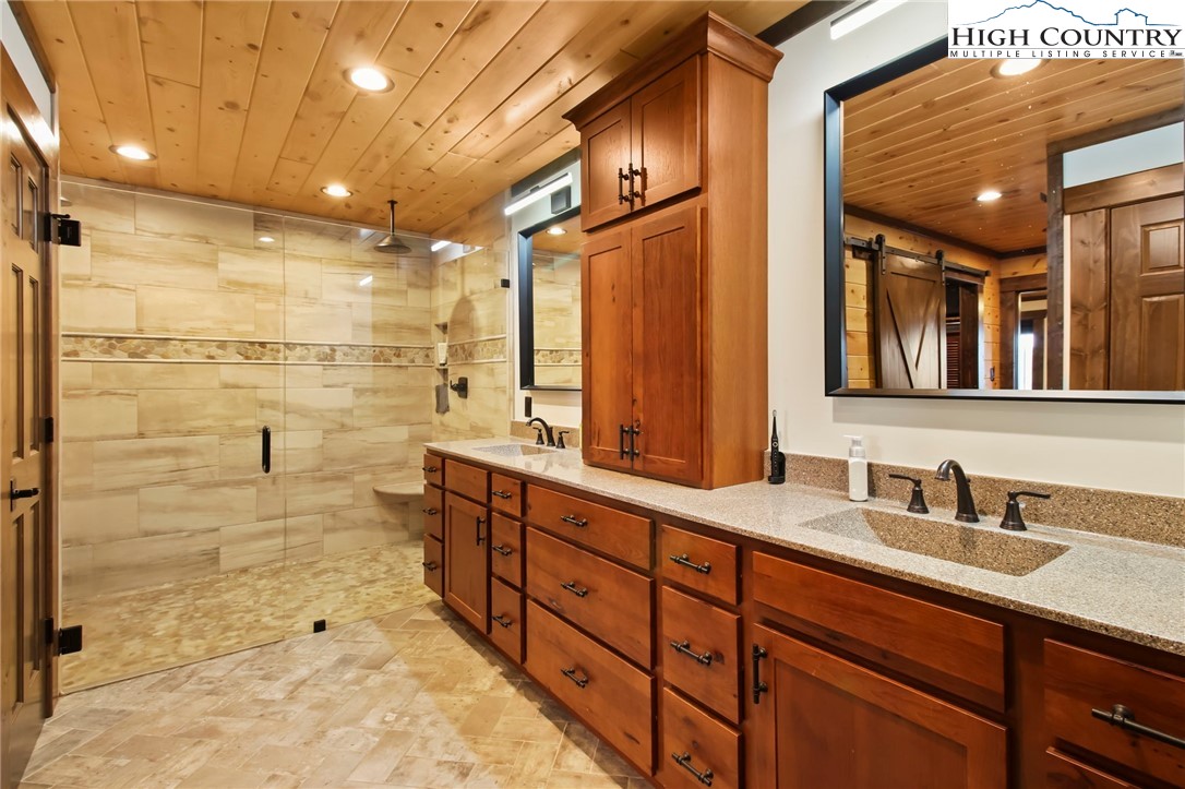 Boone, North Carolina 28607, United States, 3 Bedrooms Bedrooms, ,3 BathroomsBathrooms,Residential,Active,90648