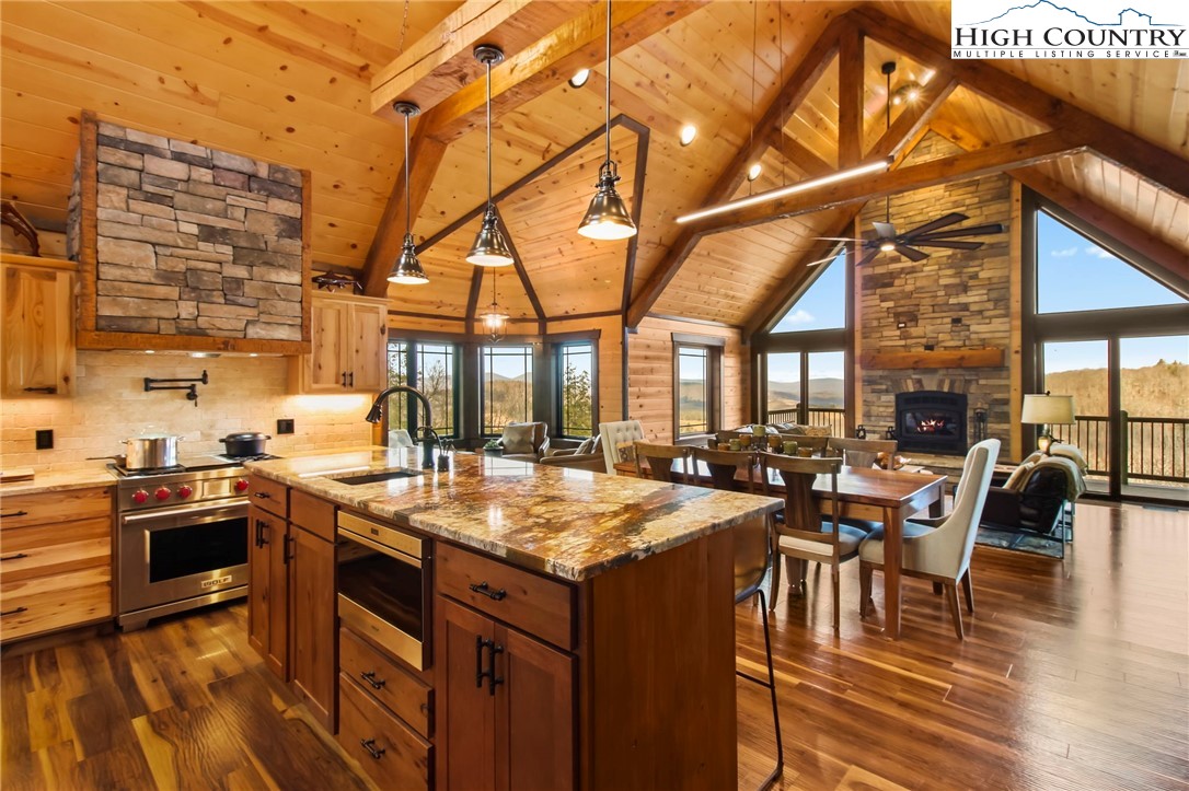 Boone, North Carolina 28607, United States, 3 Bedrooms Bedrooms, ,3 BathroomsBathrooms,Residential,Active,90648