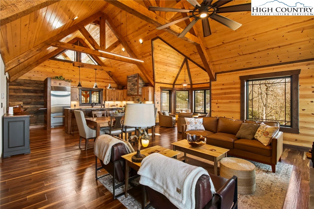 Boone, North Carolina 28607, United States, 3 Bedrooms Bedrooms, ,3 BathroomsBathrooms,Residential,Active,90648