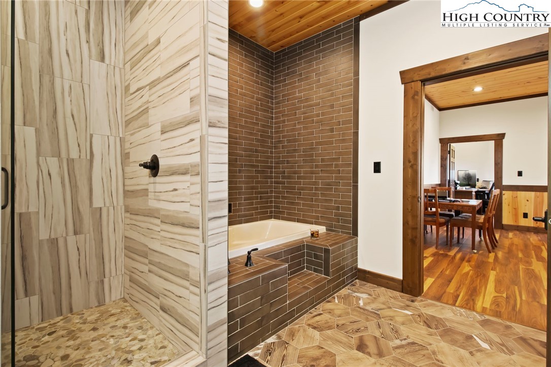 Boone, North Carolina 28607, United States, 3 Bedrooms Bedrooms, ,3 BathroomsBathrooms,Residential,Active,90648