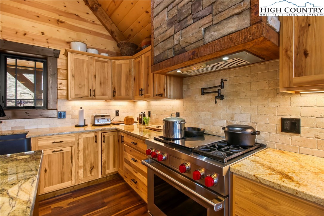 Boone, North Carolina 28607, United States, 3 Bedrooms Bedrooms, ,3 BathroomsBathrooms,Residential,Active,90648