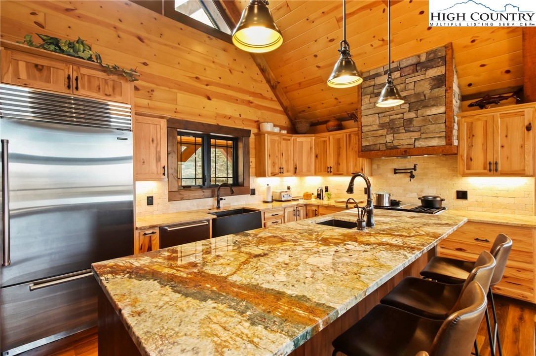 Boone, North Carolina 28607, United States, 3 Bedrooms Bedrooms, ,3 BathroomsBathrooms,Residential,Active,90648