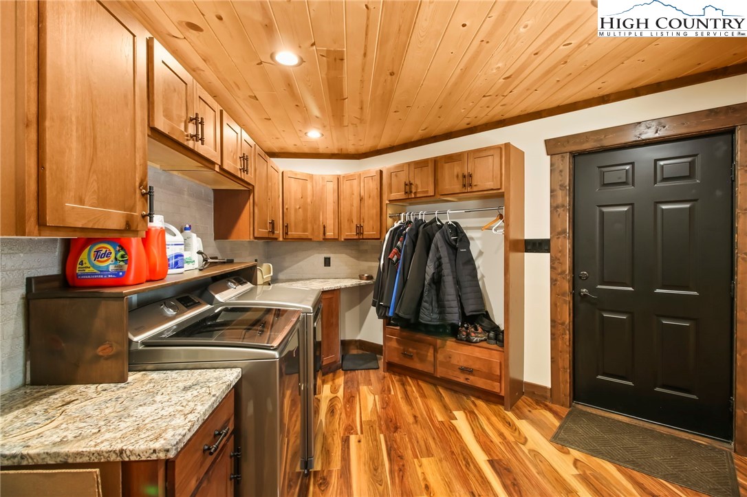 Boone, North Carolina 28607, United States, 3 Bedrooms Bedrooms, ,3 BathroomsBathrooms,Residential,Active,90648