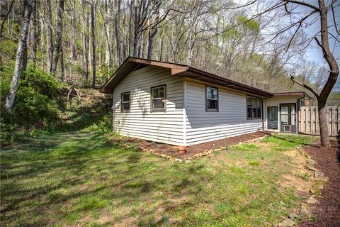 Photo of 129 J L Norris Drive, Boone, NC 28607 (MLS # 261153)