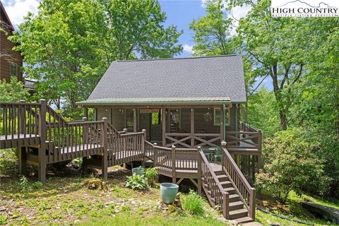 Photo of 185 Scenic Vista Trail, Blowing Rock, NC 28605 (MLS # 259644)