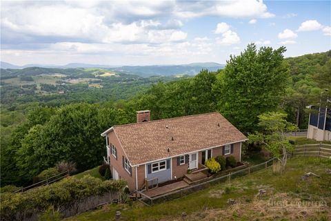 Photo of 110 Sorrento Slopes Drive, Boone, NC 28607 (MLS # 262152)