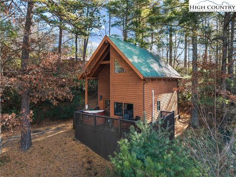 Photo of 68 Bear Den Mountain View Drive, Spruce Pine, NC 28777 (MLS # 259259)