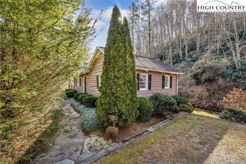 Photo of 2862 Lower Nettle Knob Road, West Jefferson, NC 28694 (MLS # 259558)