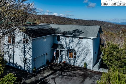 Photo of 112 N Pinnacle Ridge Road Rd, Beech Mountain, NC 28604 (MLS # 255577)