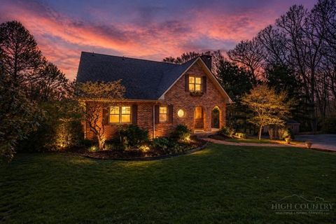 Photo of 222 Sorrento Drive, Blowing Rock, NC 28605 (MLS # 261475)