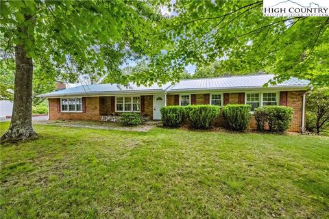 Photo of 702 Ridge Avenue, West Jefferson, NC 28694 (MLS # 255928) Photo of 702 Ridge Avenue, West Jefferson, NC 28694 (MLS # 255928)