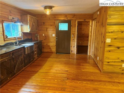 A home in Roan Mountain