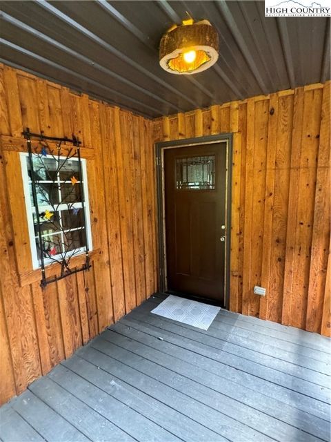 A home in Roan Mountain