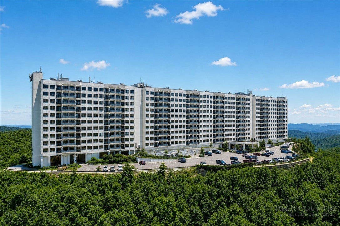 303 Sugar Top Drive 3-2323
