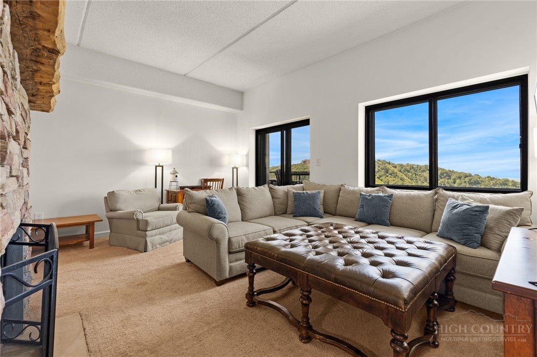 303 Sugar Top Drive 3-2323