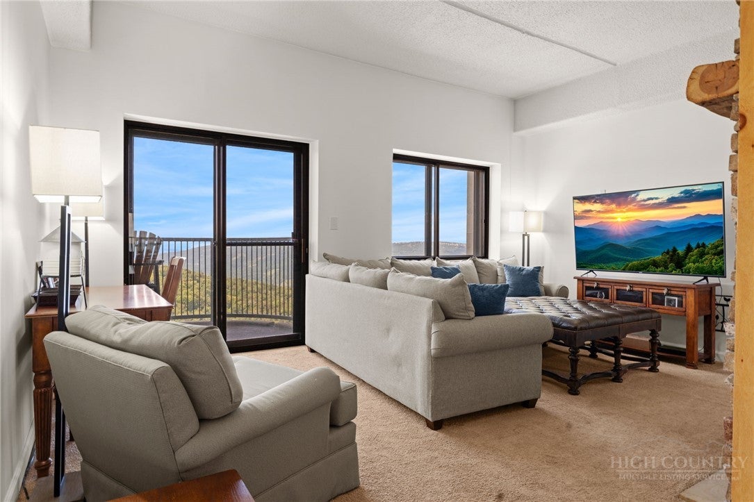 303 Sugar Top Drive 3-2323