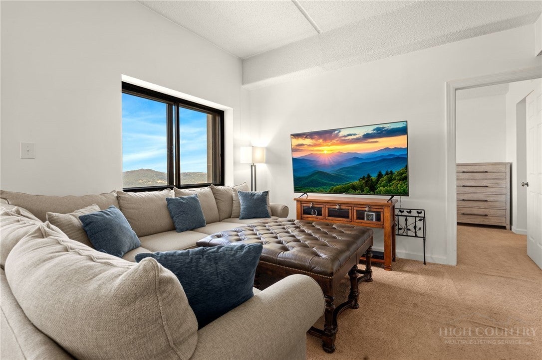 303 Sugar Top Drive 3-2323