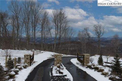 Photo of Lot WR2 Sierra Trail, Elk Park, NC 28622 (MLS # 260226)