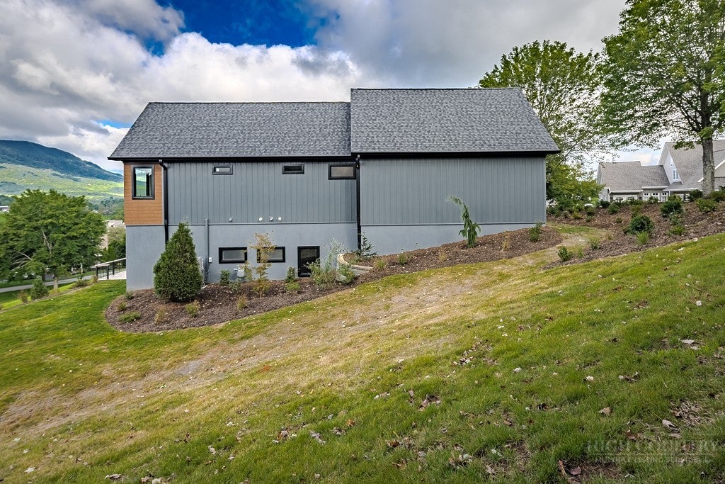 121 Charter Court