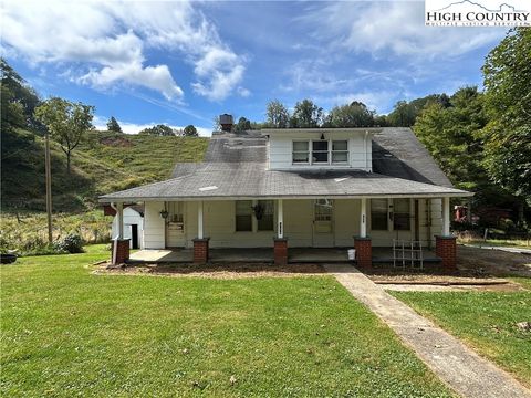 Photo of 424 Greer Lane, Vilas, NC 28692 (MLS # 258166)