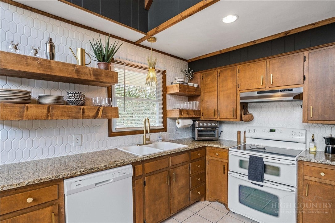 193 Lakeview Lane
