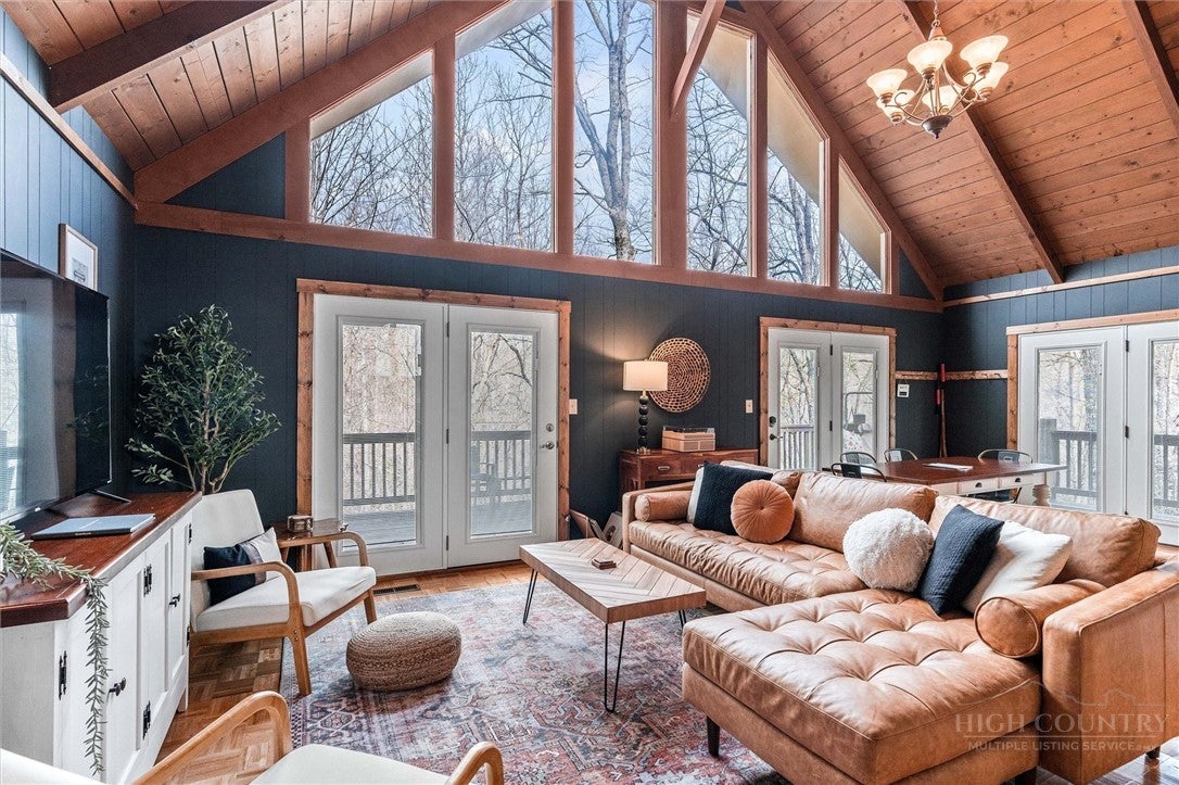 193 Lakeview Lane
