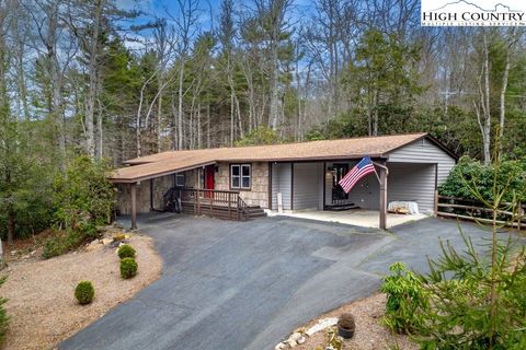 Photo of 25 Red Oak Lane, Newland, NC 28657 (MLS # 261001)