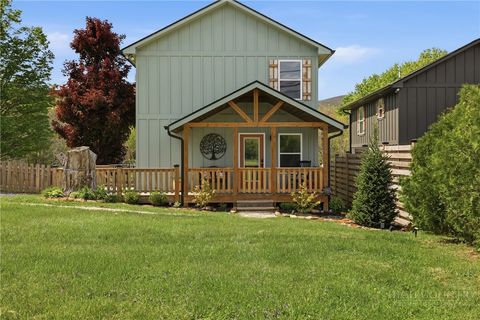 Photo of 173 Whitethorn Lane, West Jefferson, NC 28694 (MLS # 261704)