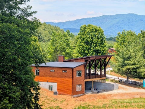 Photo of 16 Bear Lodge Drive, Sparta, NC 28675 (MLS # 263050)
