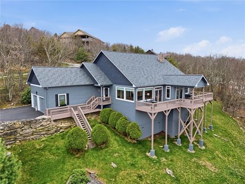 Photo of 880 Algonquin Drive, Boone, NC 28607 (MLS # 261287)