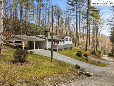 Photo of 861 Winterberry Trail, Boone, NC 28607 (MLS # 254149)