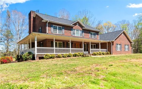 Photo of 1381 Foster Payne Road, Boomer, NC 28606 (MLS # 261071)