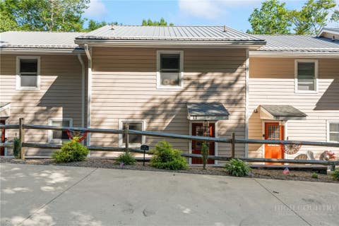 Photo of 174 Grouse Moor Drive #11, Sugar Mountain, NC 28604 (MLS # 263326)