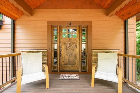Photo of 1009 Larkspur Trail, Banner Elk, NC 28604 (MLS # 262933)