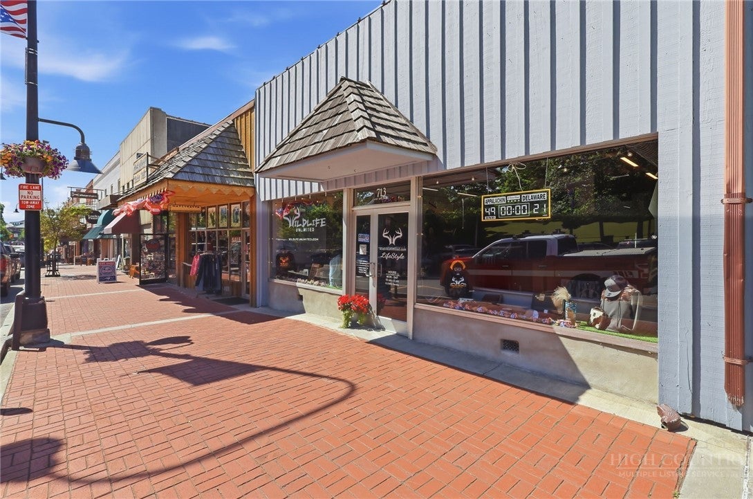 713 W King Street