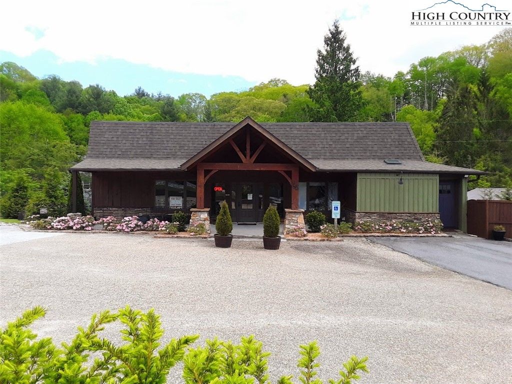 Photo of 444 S Beech Mountain Parkway, Banner Elk, NC 28604 (MLS # 259935)