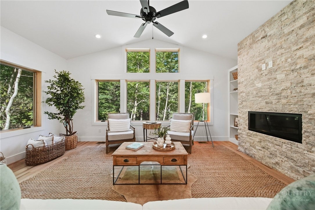 133 East Cielo Road