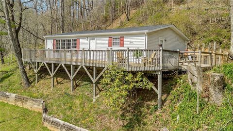 Photo of 860 W. Sugar Tree Road, Warrensville, NC 28693 (MLS # 261140)