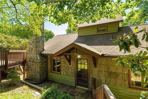 Photo of 324 Celestial Drive, Blowing Rock, NC 28605 (MLS # 263094)
