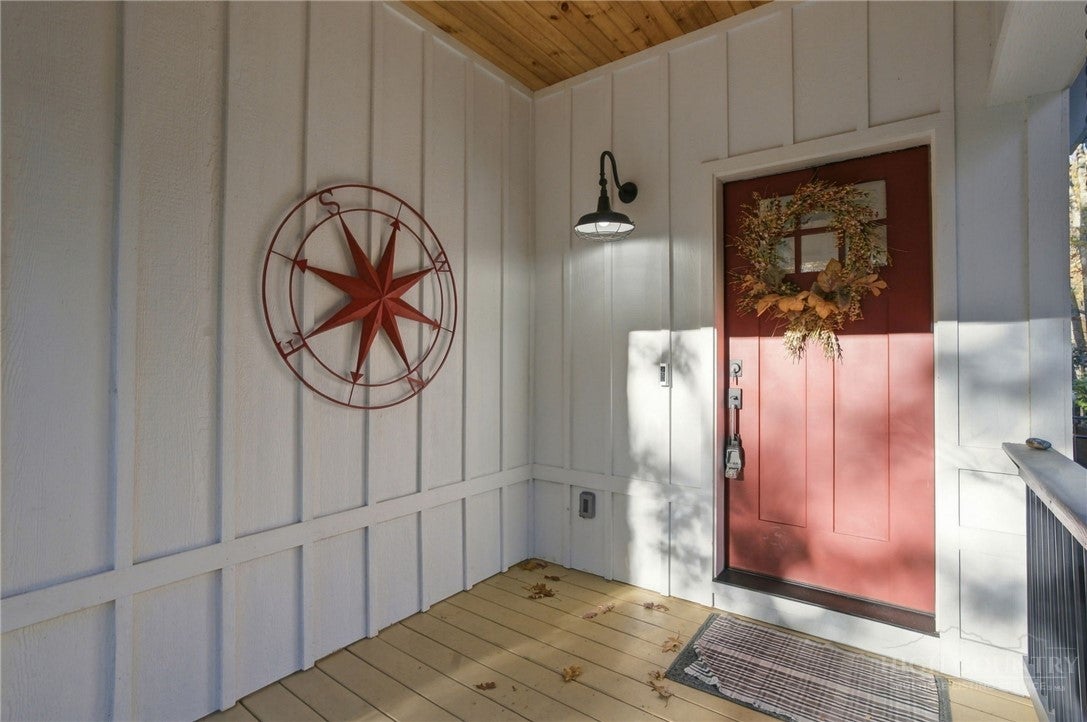 212 Goldfinch Road