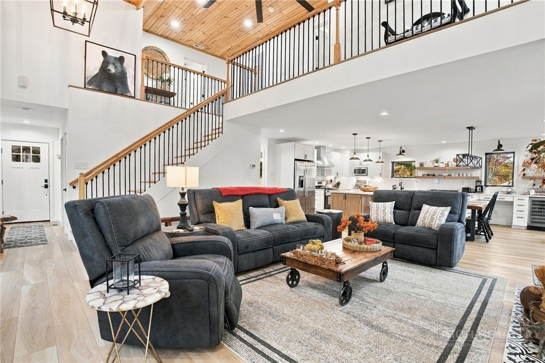 212 Goldfinch Road