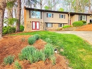 Photo of 1524 Holly Circle, Wilkesboro, NC 28697 (MLS # 262821)