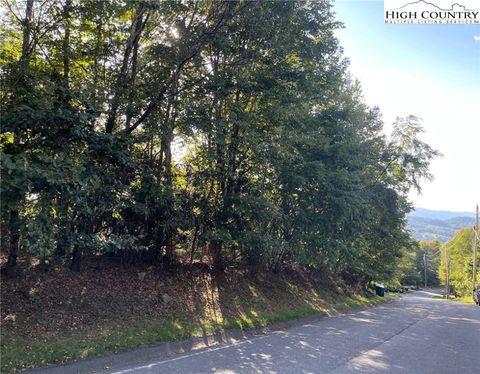 Photo of 315 Pinnacle Ridge Road Rd, Beech Mountain, NC 28604 (MLS # 257803)