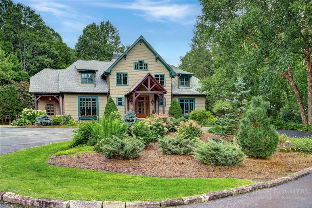 201 Grandwood Lane